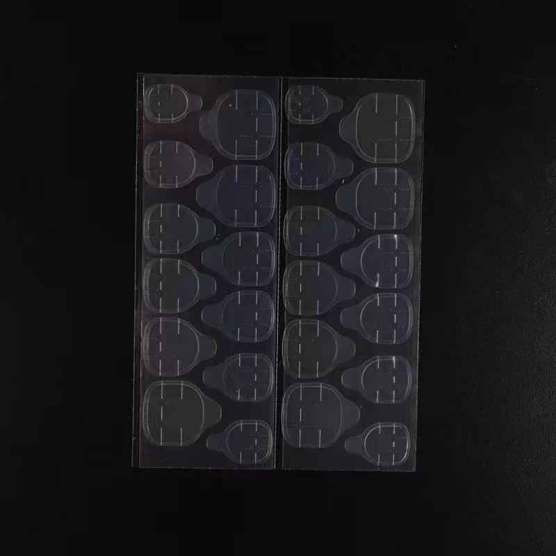 

Набор накладных ногтей: Пилка, Набор для маникюра, Ватные диски, Спиртовые салфетки, Апельсиновая палочка, Двусторонний клей, Шлифовальный блок.