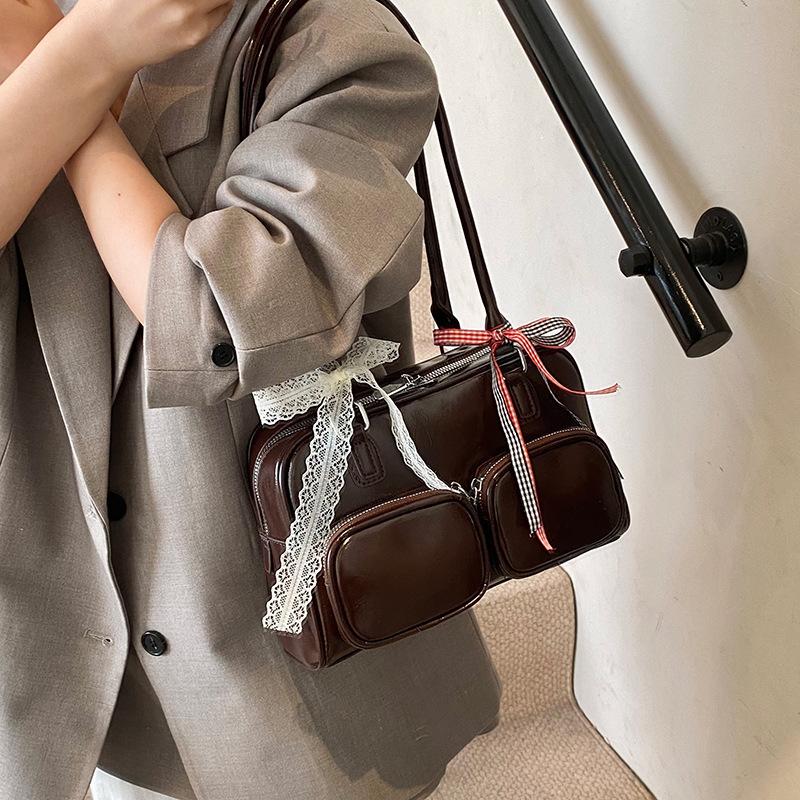 This Year's Popular Boston Bag Women's Large-capacity 2025 New Casual Shoulder Underarm Bag Design Pillow Bag