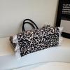 Geantă tote de pânză cu imprimeu leopard de capacitate mare pentru femei Saint Barth cu ciucuri