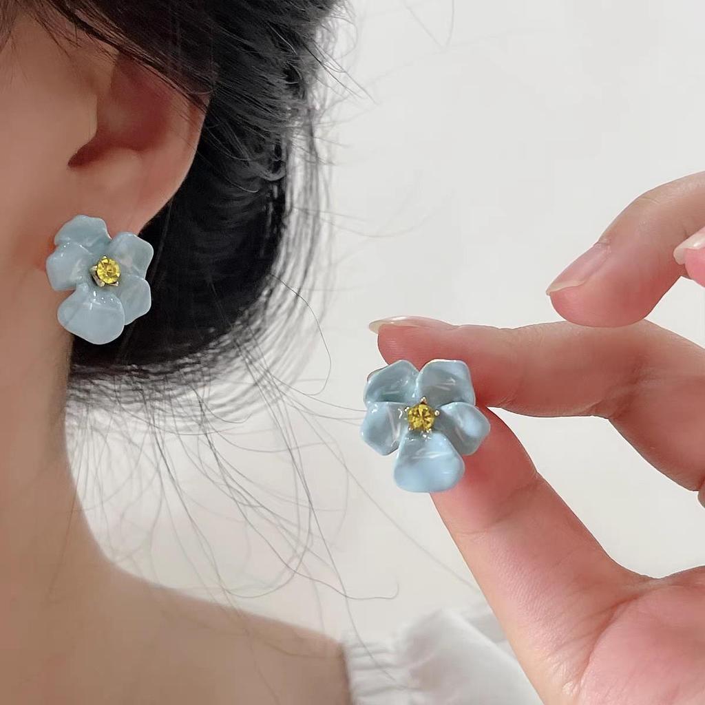 Resort-Style Beaded Stud Earrings: Handmade, Versatile, and Perfect for Spring and Summer with an Exquisite, Elegant Touch.