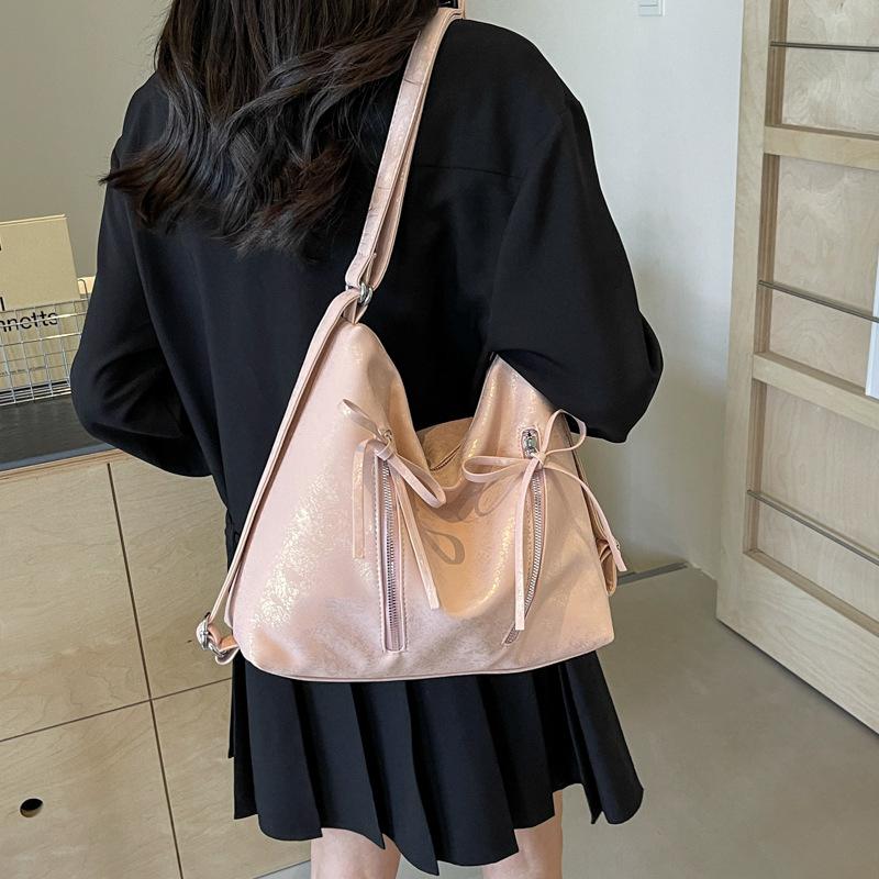 Stylish and simple women's bag large-capacity tote bag new pleated shoulder commuter messenger backpack