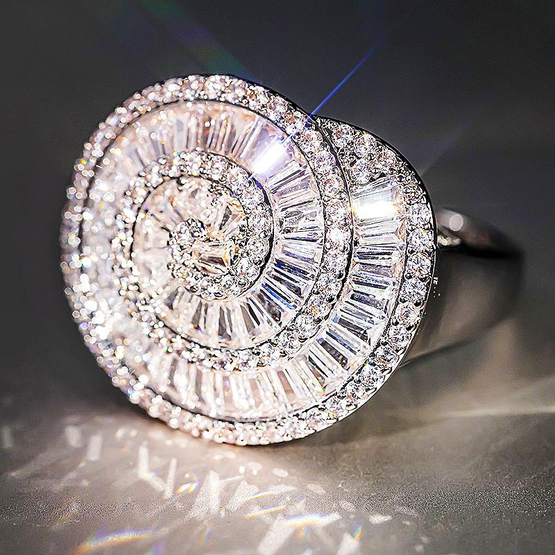 Huitan Novel Spiral Design Women Rings New Bling Bling CZ Gorgeous Wedding Party Luxury Trendy Female Accessories Jewelry