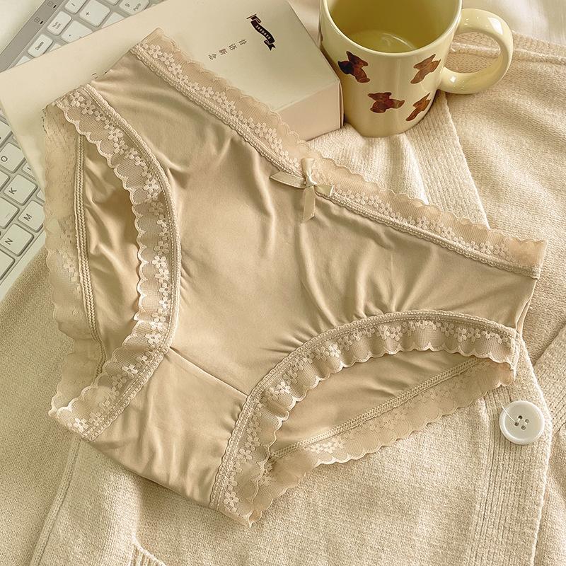Ladies Summer Ultra Thin Sweet Lace Ice Silk Cool Feeling 10A Bacteriostatic Cotton Crotch Breathable Briefs