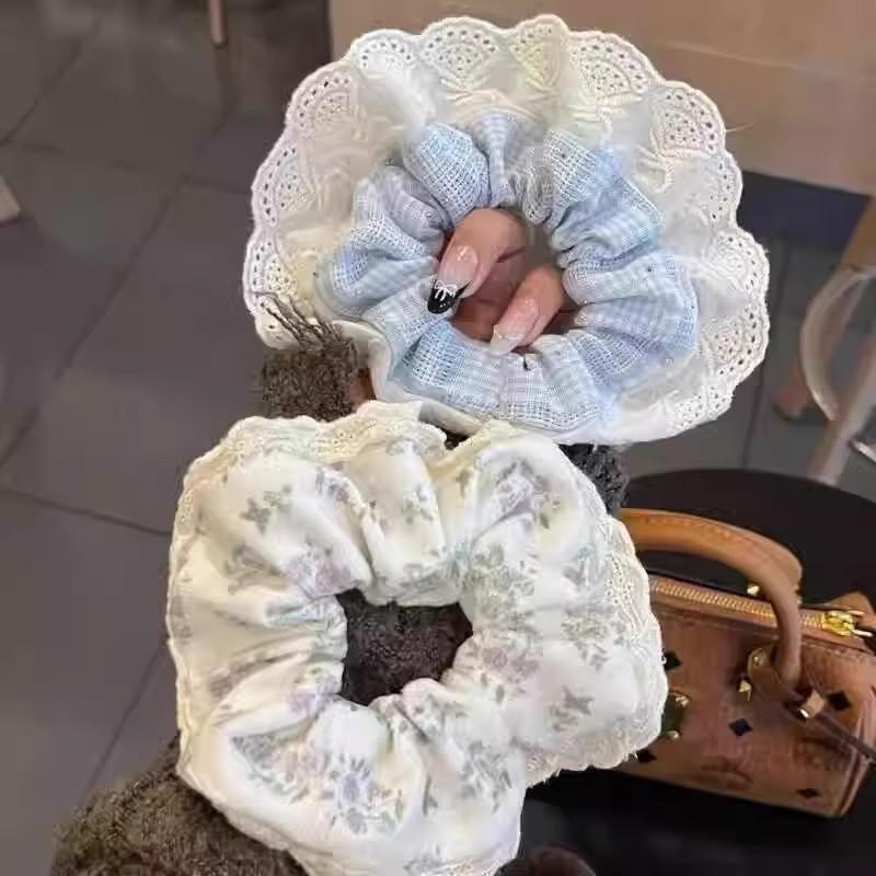 Stilul celebrității: Elastic de păr alb cu decupaje din dantelă, stil balerină - Stil prințesă coreeană