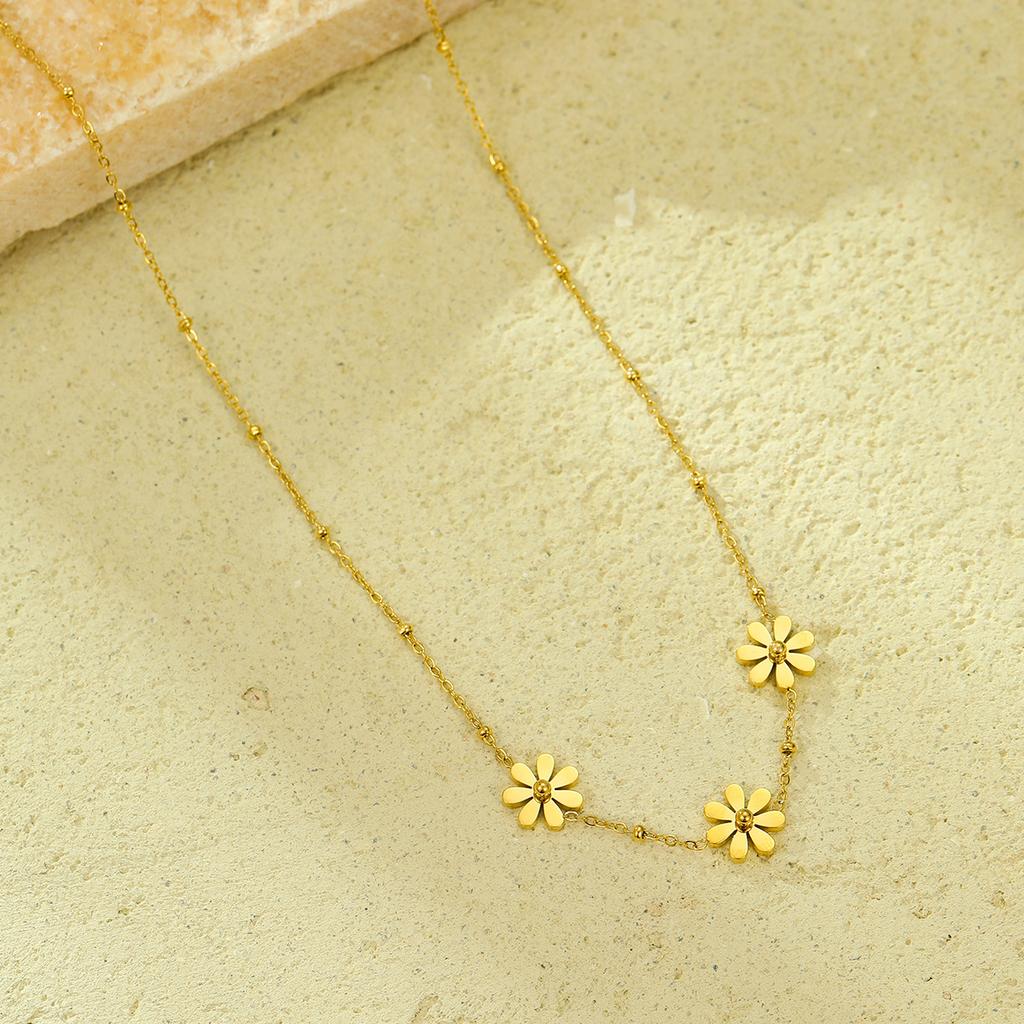 Charm 18k Gold Plated Stainless Steel Rhinestone Flower Necklace For Girls Stylish Waterproof Hypoallergenic Jewelry