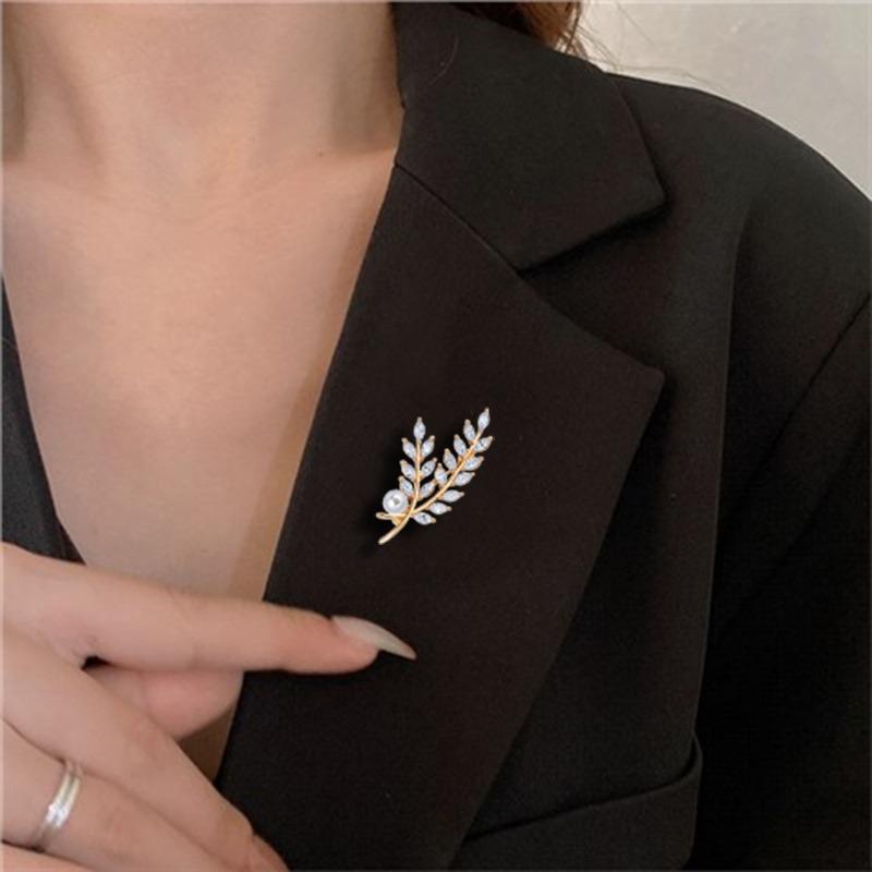 Crystal Glass Horse Eye Wheat Ear Brooch High-end Exquisite and Simple New Pearl Pin Versatile Corsage Suit Accessories