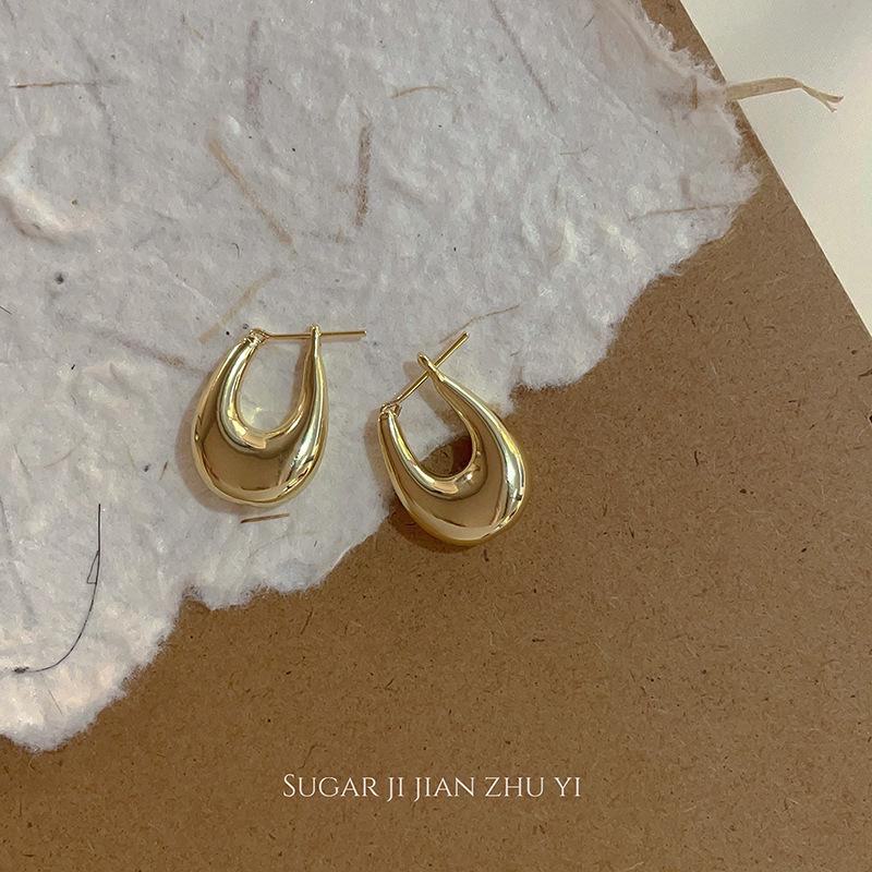 

High-End Hong Kong Style Retro Earrings: Minimalist Luxury and Unique Design A1938 золотой