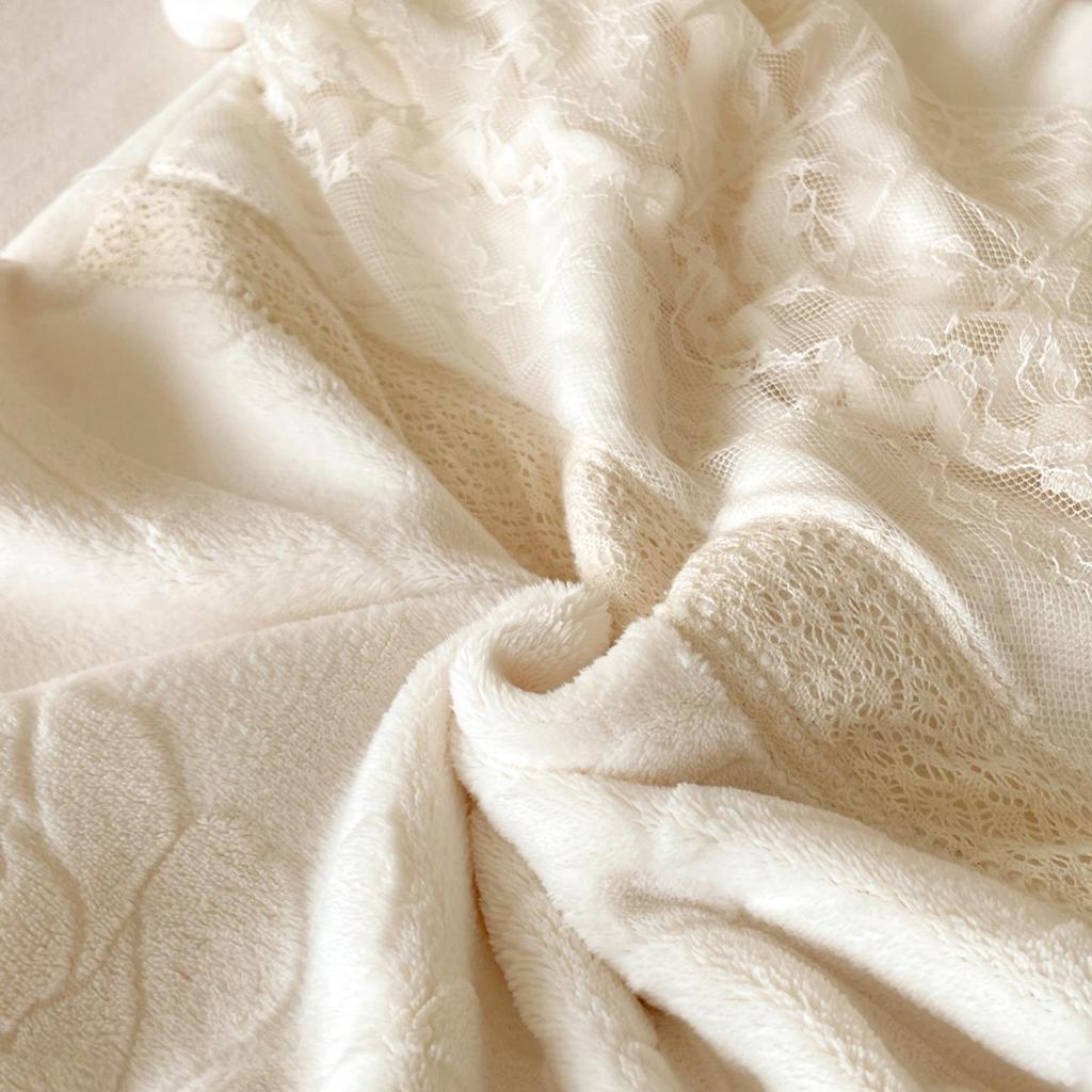 Contemporary Minimalist Carved Milk Velvet Warm Lace Bedding Set