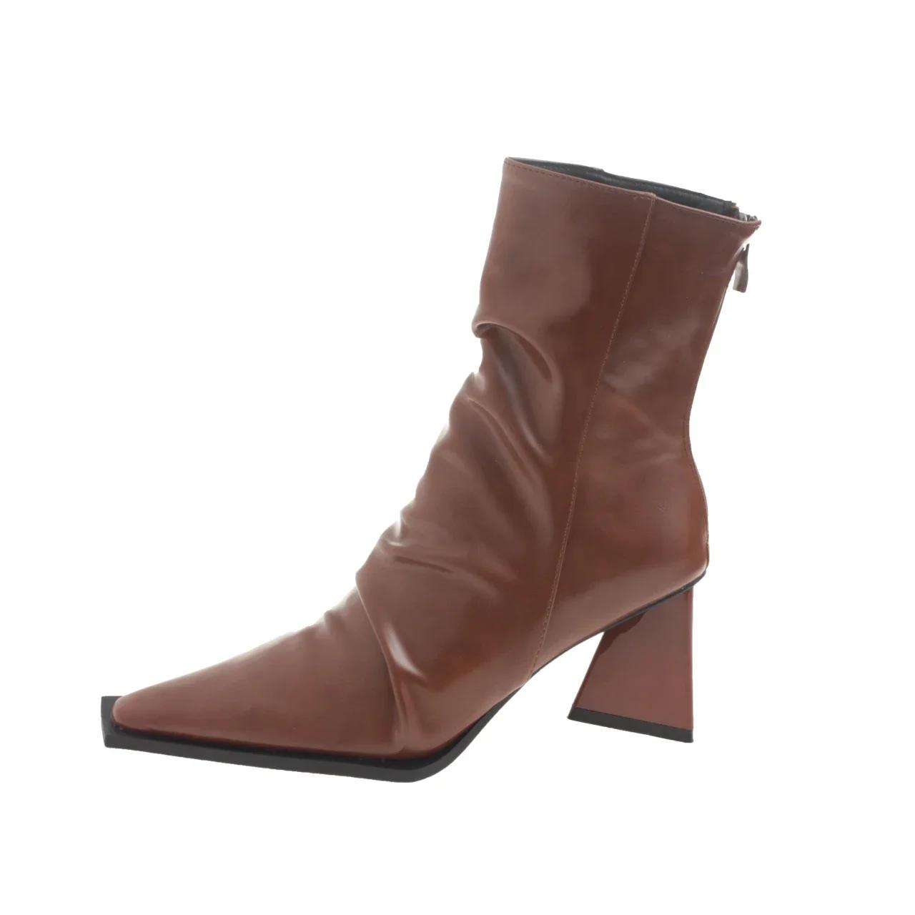 

Horse Female Ins Pointed Pink Skinny Winter New Patent Leather Thick with Fashion High top Heel Short 35