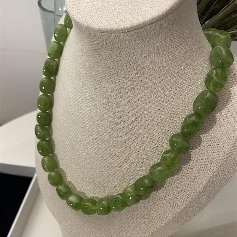 Emerald Green Avocado Beaded Necklace with Yuanbao Buckle - High-End Natural Stone Clavicle Chain