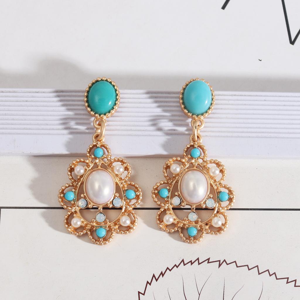 Trend Design European and American Jewelry, Retro Court Style Personalized Trend Style Hollow Fashion Medieval Earrings Women