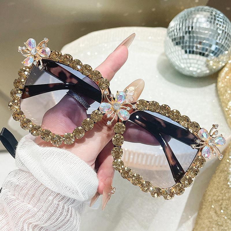 Womens Handmade Diamond Large Frame Sunglasses Trendy Street Style Luxury Sunshade Shades High End Fashion