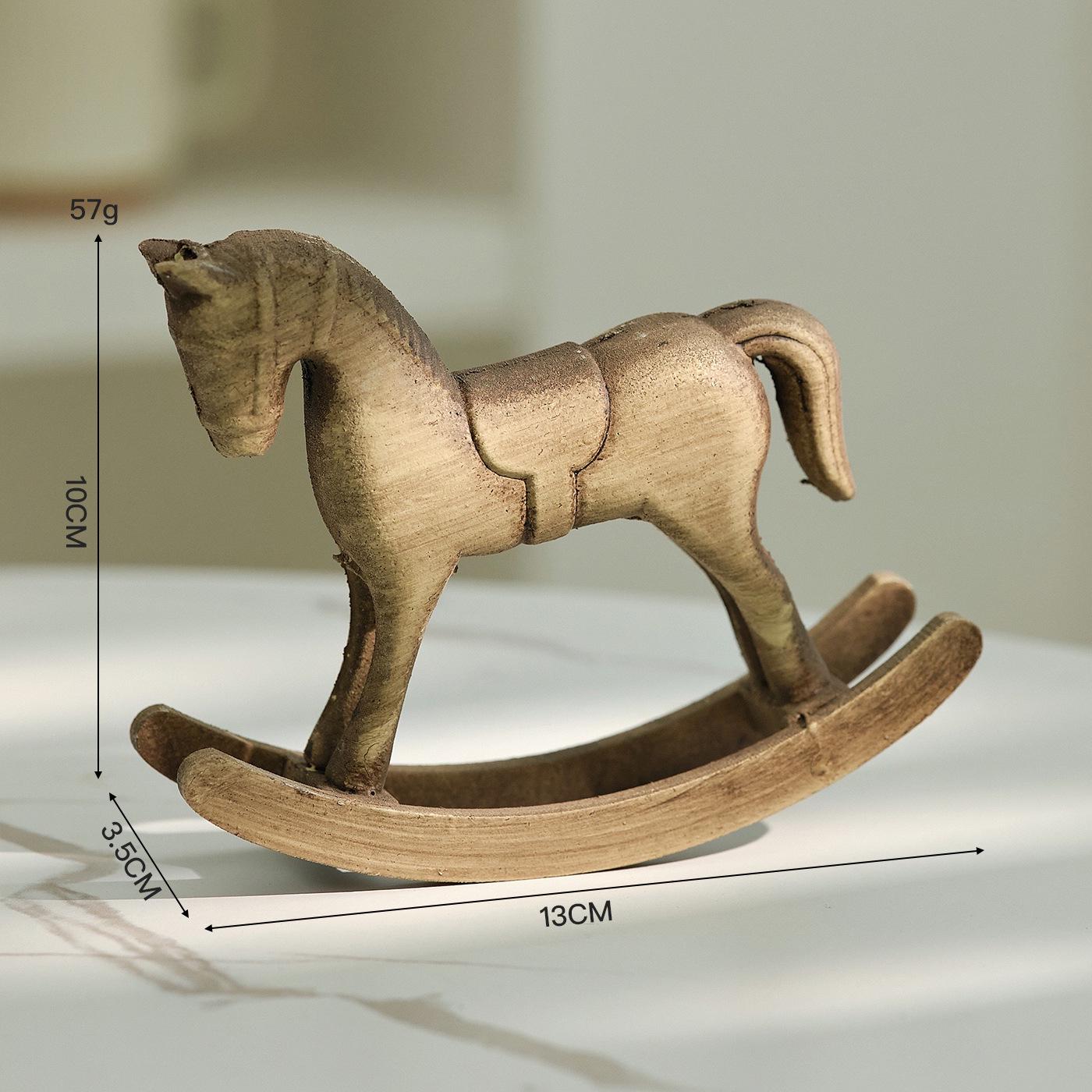 Ретро фарфоровая лошадка-качалка, украшение: Резная деревянная декорация для гостиной, спальни или прихожей.