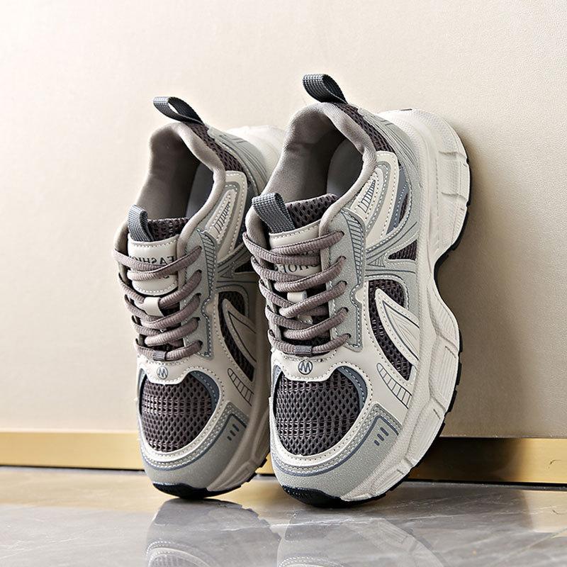 

Универсальные маленькие белые кроссовки на толстой подошве, серебристые кроссовки, женская обувь 2025 весна, новые дышащие сетчатые кроссовки для папы 40 серый