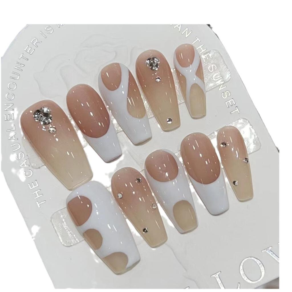 Rüstung tragen Handgefertigt Falscher Nagel Patch Nude Temperament Farbverlauf Französisch Weiß Handbemalter Nagel Patch Abnehmbar