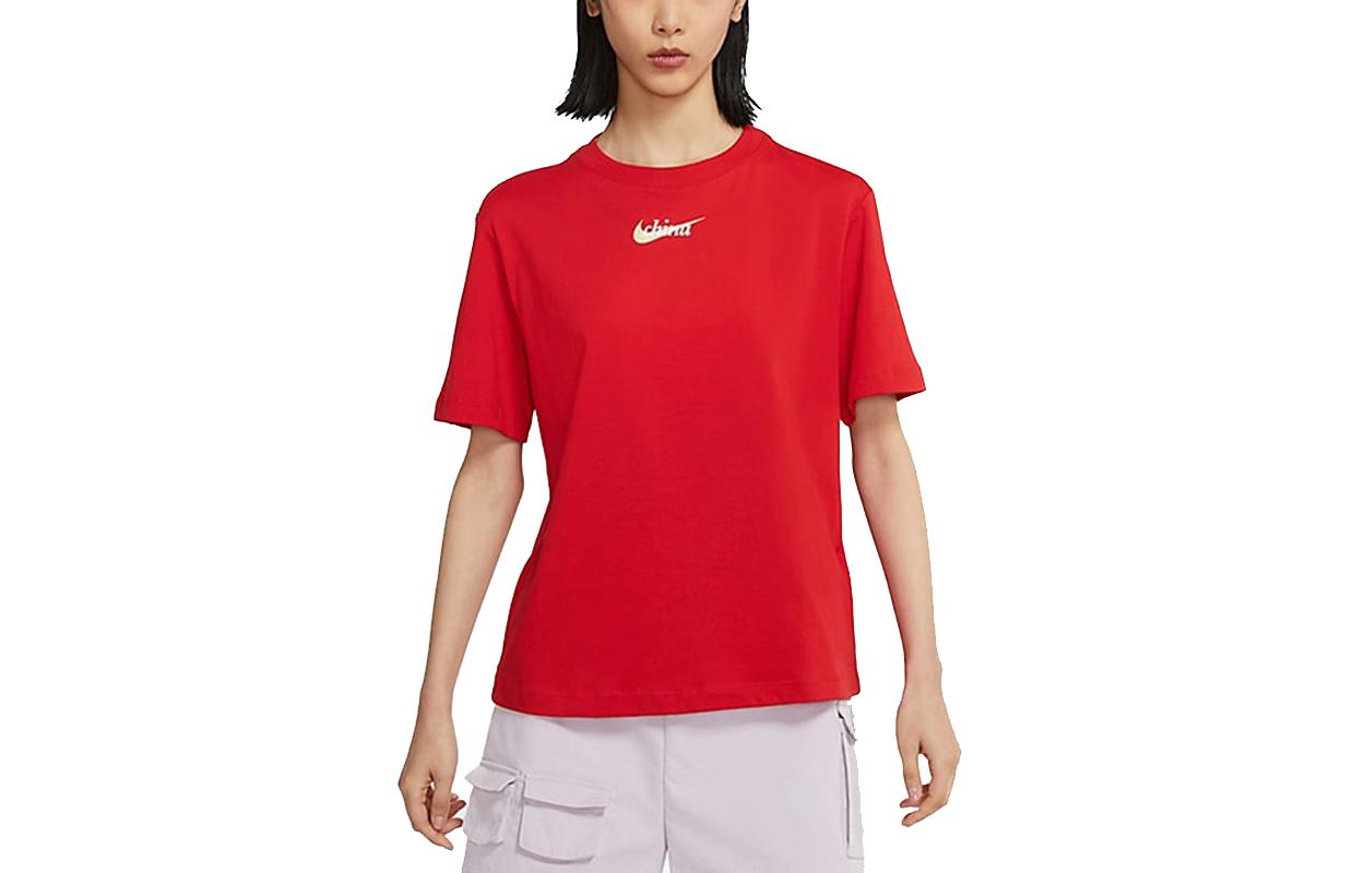 Nike T Shirts Women s Red Crew Neck Moderate Straight Fit DM3553-657 M