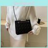 Fashionable Street Style Women's Simple Shoulder Bag 2023 Chic Small Crossbody Purse With Magnetic Closure