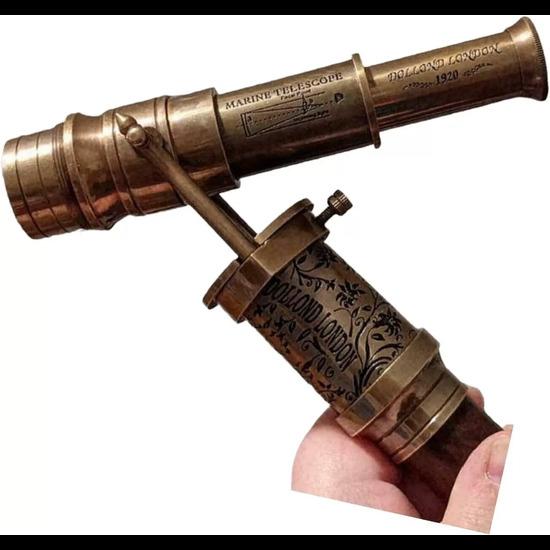 Teleskop-Kompass auf hölzernen Spazierstock versteckt