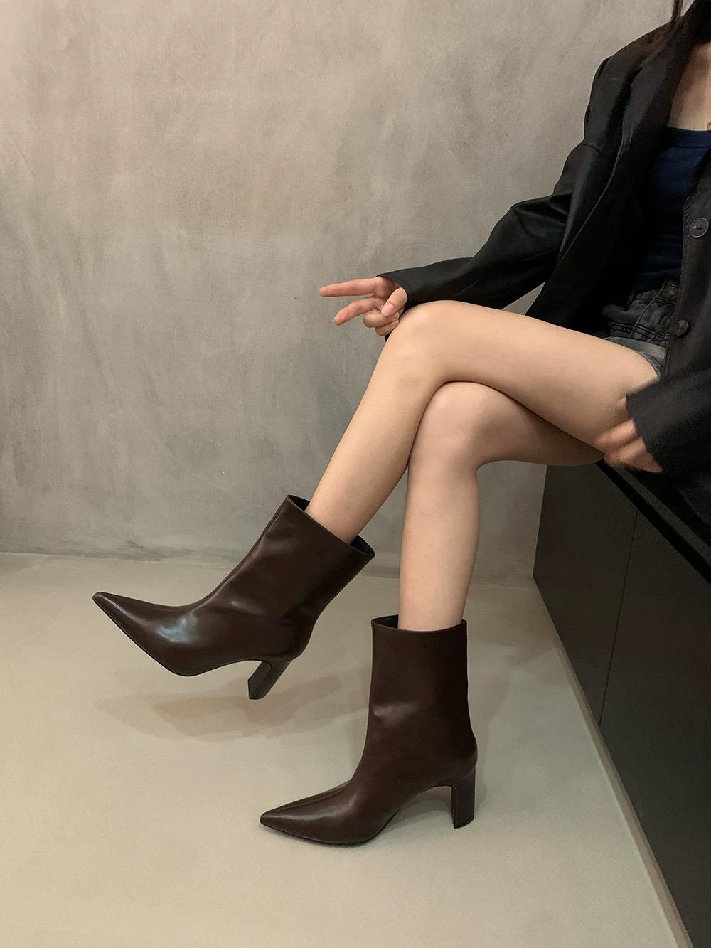 

Мода 2024 года, осень и зима, женская кожаная обувь, модные сапоги на высоком каблуке, сексуальные короткие сапоги, дизайнерская женская обувь, черные сапоги 40 коричневый