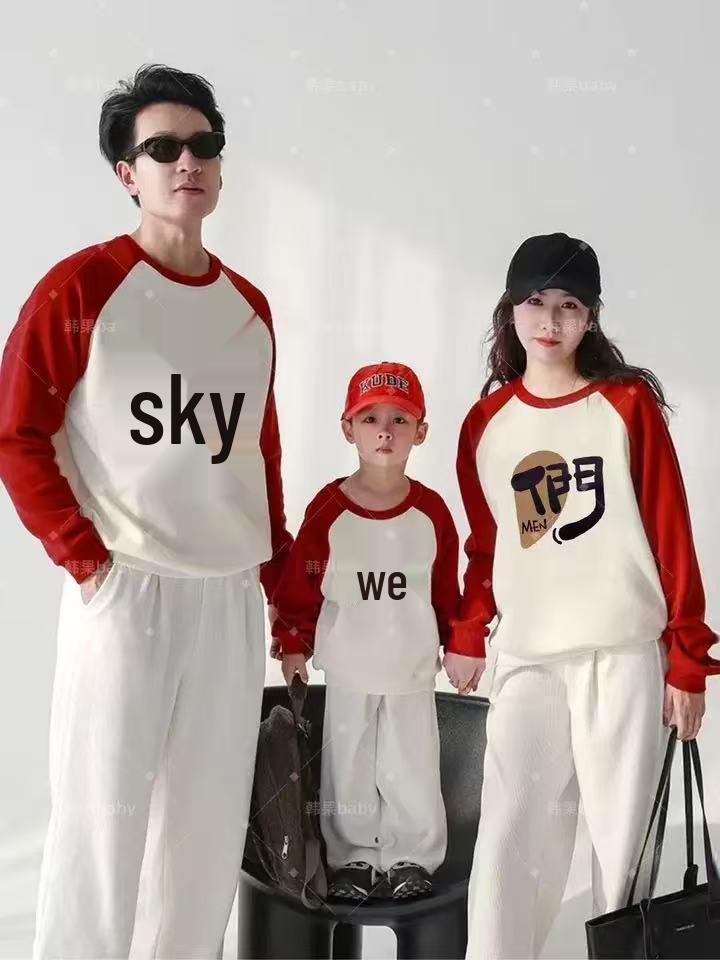 

Стильный семейный свитшот и детский ромпер на осень/зиму 2025 для фотосессий 150cm