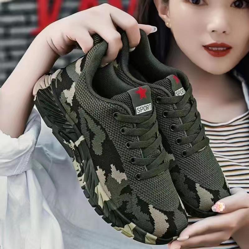 

2025 spring and autumn new men s casual shoes comfortable soft-soled sports shoes trendy Korean version lightweight and versatile running shoes 44