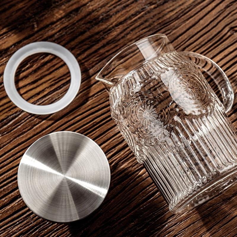Easy to Cleaning Glass Water Pitcher with Retro Sun Pattern Lid Large Capacity for Family Gatherings and Homes Kitchen Use