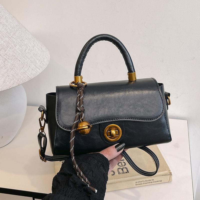 Fashion 2025 Summer New Small Square Bag Women's Handbag Trend Chain Red Wedding Bag Shoulder Messenger Bag