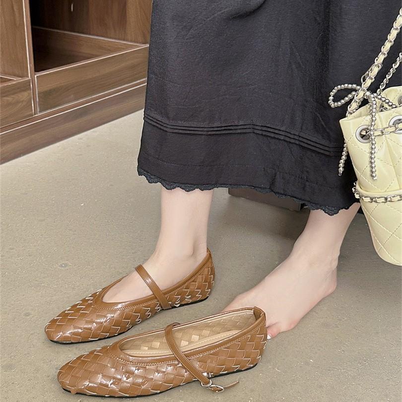 French inner height increase gold retro Mary Jane shoes women's 2025 spring new shallow mouth one-word buckle belt woven single shoes