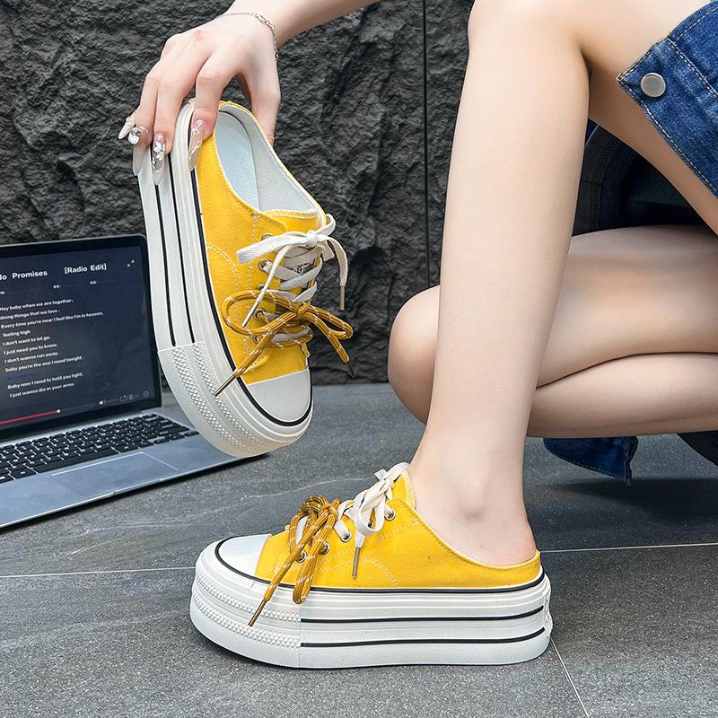 Thick-soled bag head with one foot on little white shoes 2025 new small muffin board shoes canvas half slippers women's summer outer wear
