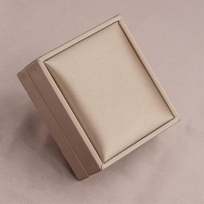 Creación de joyas – Estuches y exhibidores para joyería