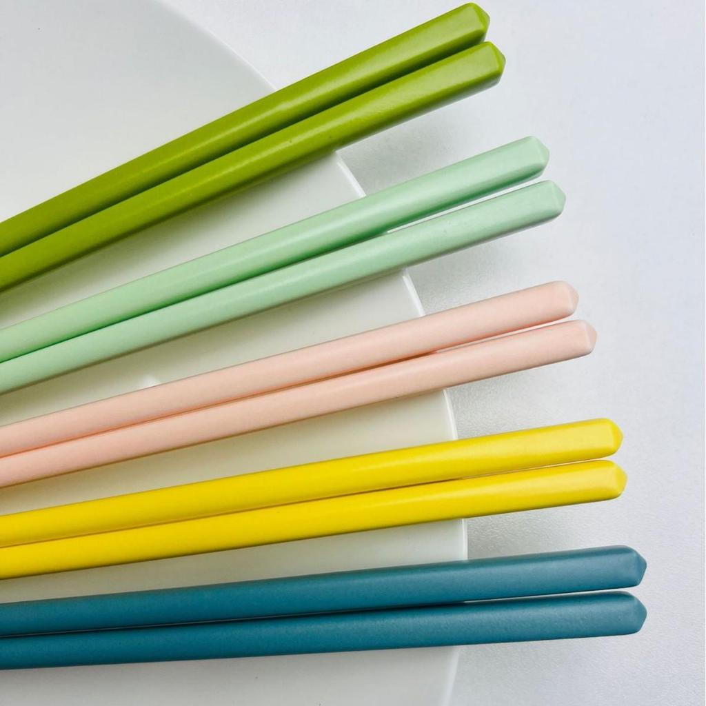 High-Temperature Resistant Luxury Macaron Color Ceramic Chopsticks - Easy To Clean