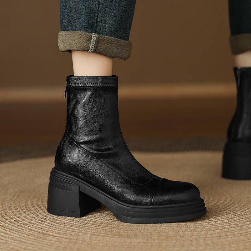 Korean version of the new round head medium heel large size women's boots solid color square heel round head comfortable thick sole rear zipper me