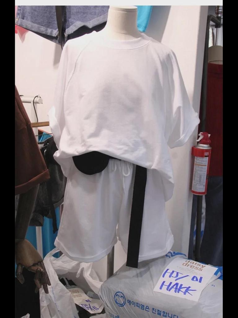 2025 în stil coreean de vară casual pentru femei din două piese: Tricou lejer și pantaloni scurți cu picioare largi