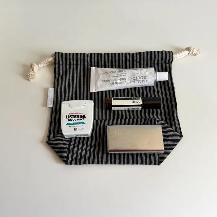 Ticking String Black Pouch