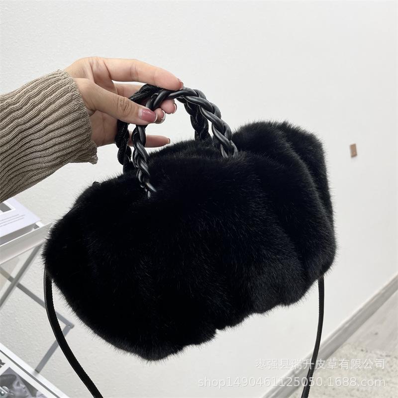 

Women s Shopper Bag Plush Tote Shoulder Bags For Women 2021 Fluffy Female Handbag Fur Ladies Hand Shoppers Bag Black Sac A Main чёрный