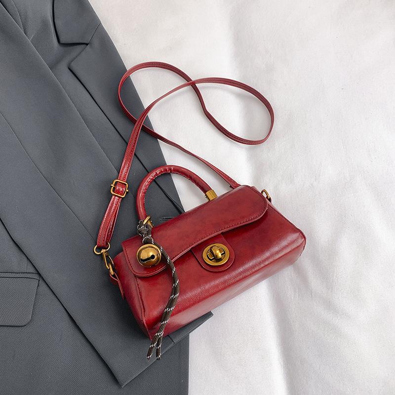 Autumn and winter portable commuter bag women's new trendy retro small square bag niche design casual shoulder messenger bag