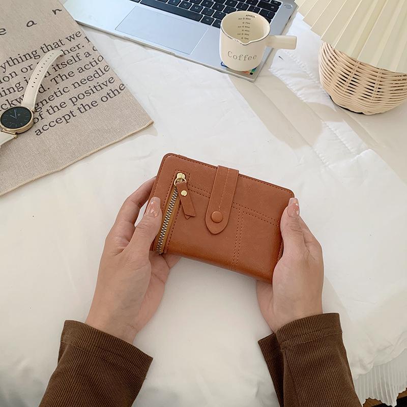

Женский кошелек ins женский маленький кошелек женский высококлассный маленький складной кошелек короткий, тройной клатч темно-коричневого