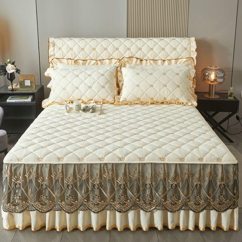 

Комплект из 3 предметов однотонного светло-бежевого цвета: стеганое покрывало с квадратной сеткой и цветочным узором + многослойная юбка для кровати с высоким кружевом, многослойные кружевные украшения 150*200CM