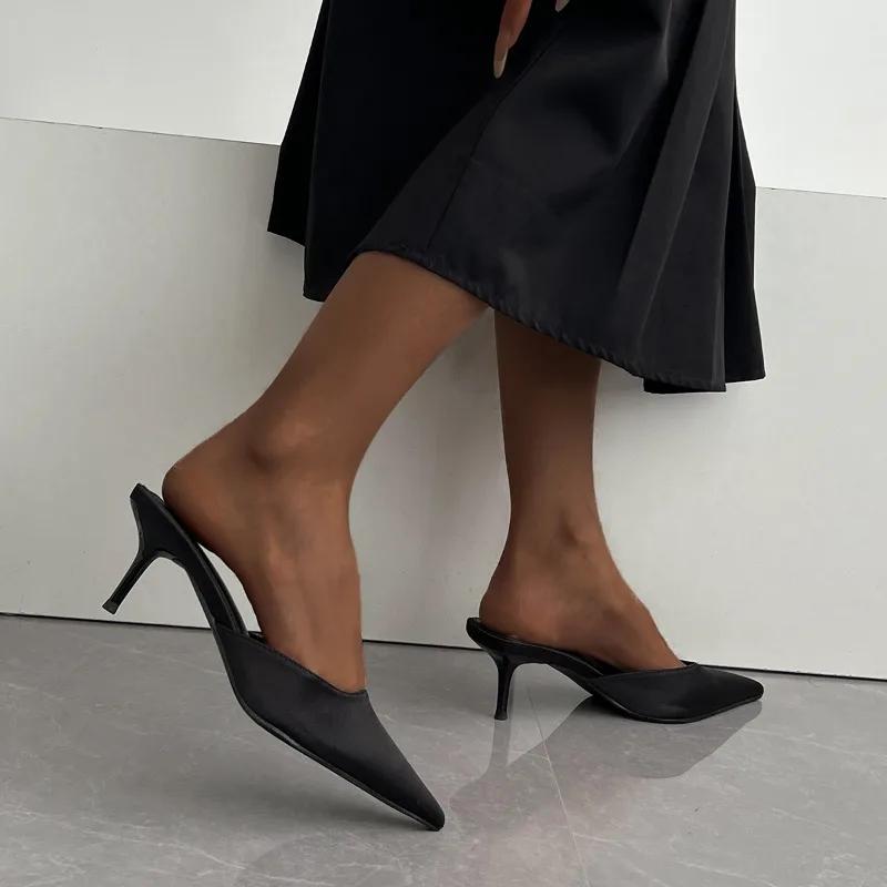 Mode 2025 Übergröße Damen Schuhe Geschlossene Zehen Damen Hausschuhe Mode Kleiderhausschuhe Damen Einfarbig Spitz Zehen Dünne Absätze Damen Sandale