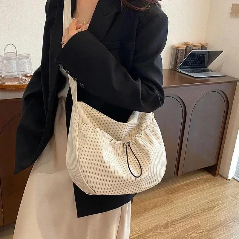 Solid Color Nylon Zipper Product Shoulder Bags Fashionable Soft Simple Bag Hot Sale Large Capacity Casual Crossbody Bag
