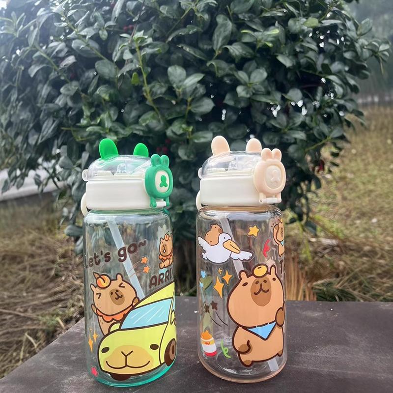 Capybara Cartoon 500ml Tragbare Wasserflasche mit großer Kapazität Sport Trinkbecher Studenten Plastikwasserbecher Wasserflasche
