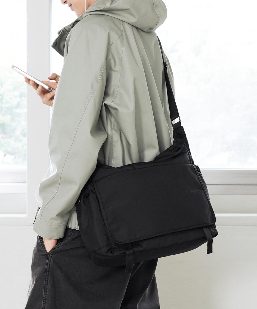 Scoupe Kimu Ki-Hoon X Scoupe Authentic Messenger Bag