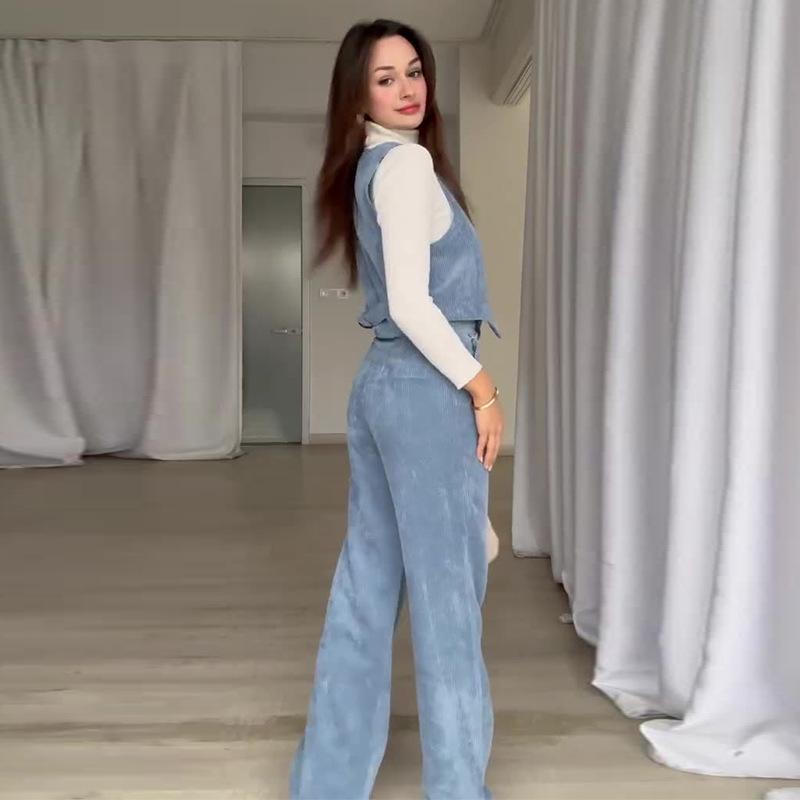 Dámská manšestrová jednobarevná vesta s výstřihem do V a kalhoty s rovnými nohavicemi, podzim 2024