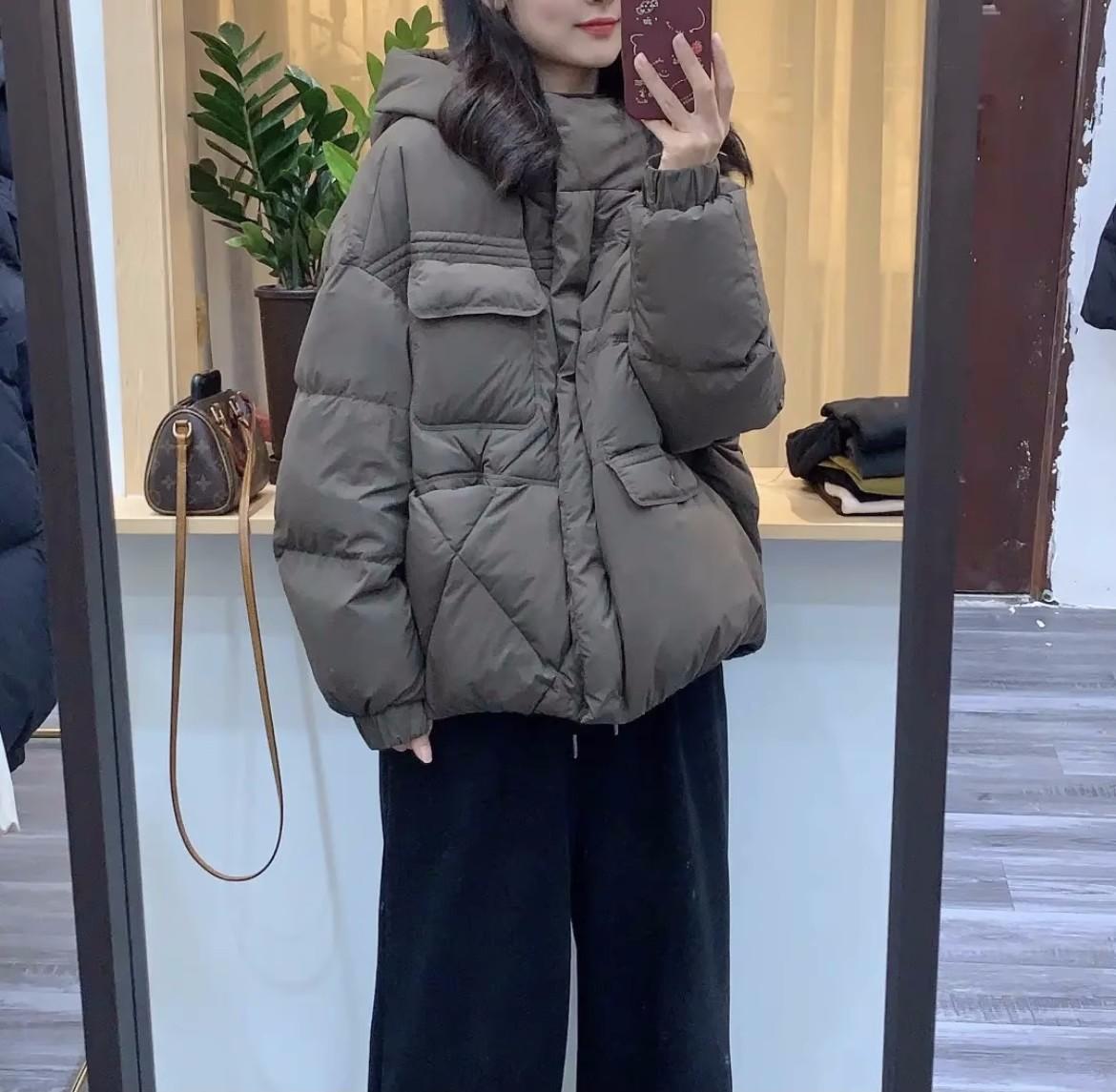 

Модный литературный пуховик женский короткий 2025 зима новый с капюшоном утолщенный теплый белый утиный пух маленькая куртка S