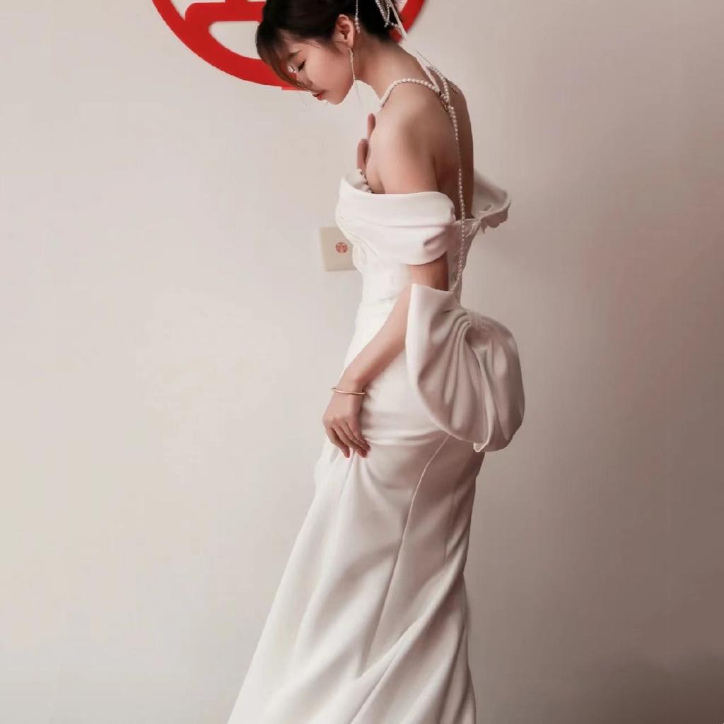 French Off-shoulder Light Wedding Dress, Minimalist Forest Style Welcome Gown, White Slim-fit Satin Mermaid Gown