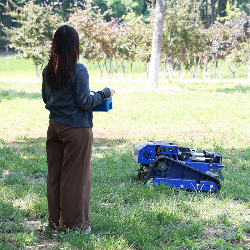 European Spot Orchard Farm Slope Weeding and Land Reclamation Remote Control Lawn Mower CE EPA Remote Control Lawn Mowing Robot