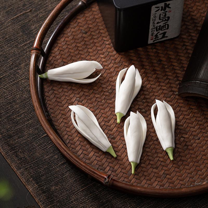 Simple and beautiful hand-kneaded magnolia flower ceramic tea pet literary tea ceremony accessories teaand beautiful tea pet