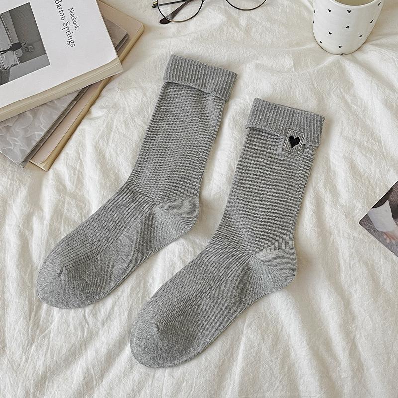 Female Spring and Autumn Love Embroidery Sweat Breathable Boneless In The Tube Pile Pile Cotton Socks