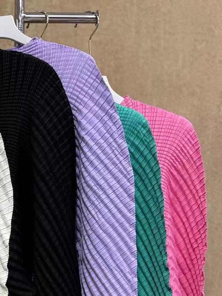 2026 Spring/Summer Women's Plus-Size Miyake Pleated Top with Loose Batwing Sleeves