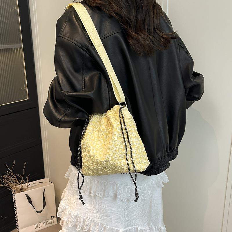 New handbag lazy wind one shoulder oblique bucket bag women's leisure summer floral small square bag